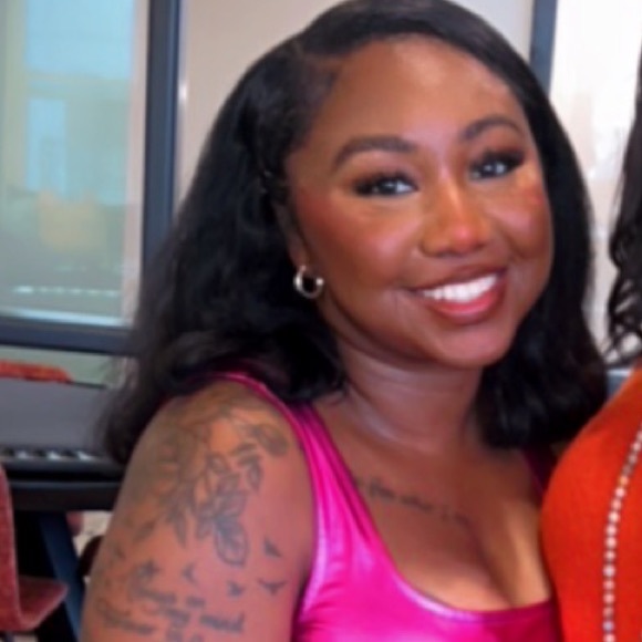 Meet your Posher, Gabrielle - Picture 1 of 1